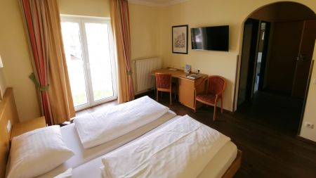 https://www.soccatours.ch/media/catalog/product/cache/da432fc9ee79dfca32e073c2235ab4d7/f/u/fu_balltrainingslager_hotel_m_ller_soccatour_2_.jpg