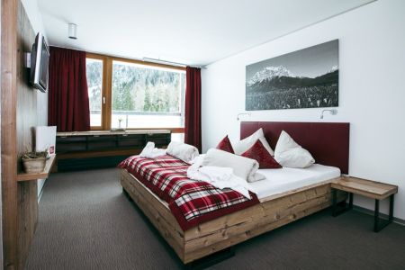 https://www.soccatours.ch/media/catalog/product/cache/da432fc9ee79dfca32e073c2235ab4d7/f/u/fu_balltrainingslager_hotel_mytirol_soccatours_5_.jpg