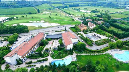 https://www.soccatours.ch/media/catalog/product/cache/da432fc9ee79dfca32e073c2235ab4d7/f/u/fu_balltrainingslager_hotel_parc_premium_soccatours_11_.jpg