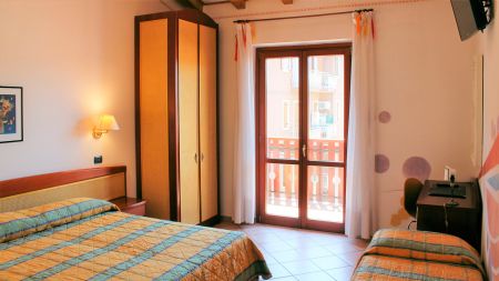 https://www.soccatours.ch/media/catalog/product/cache/da432fc9ee79dfca32e073c2235ab4d7/f/u/fu_balltrainingslager_hotel_romantic_soccatours_4_.jpg