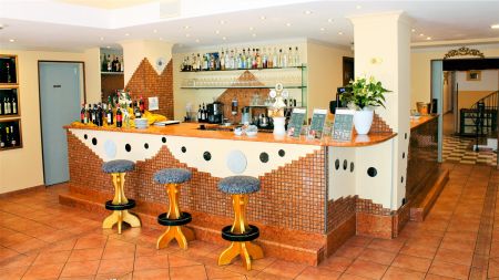 https://www.soccatours.ch/media/catalog/product/cache/da432fc9ee79dfca32e073c2235ab4d7/f/u/fu_balltrainingslager_hotel_romantic_soccatours_8_.jpg