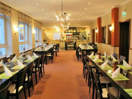 https://www.soccatours.ch/media/catalog/product/cache/da432fc9ee79dfca32e073c2235ab4d7/f/u/fu_balltrainingslager_hotel_ullrich_soccatours_2_.jpg
