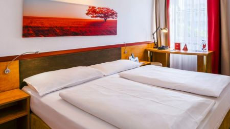 https://www.soccatours.ch/media/catalog/product/cache/da432fc9ee79dfca32e073c2235ab4d7/f/u/fu_balltrainingslager_hotel_und_tagung_puchheim_soccatours.jpg