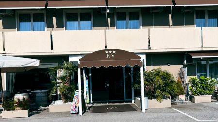 https://www.soccatours.ch/media/catalog/product/cache/da432fc9ee79dfca32e073c2235ab4d7/f/u/fu_balltrainingslager_hotel_venezia_park_soccatours_3_.jpg