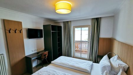 https://www.soccatours.ch/media/catalog/product/cache/da432fc9ee79dfca32e073c2235ab4d7/f/u/fu_balltrainingslager_hotel_wirtshaus_neuwirt_soccatours_17_.jpg