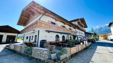 https://www.soccatours.ch/media/catalog/product/cache/da432fc9ee79dfca32e073c2235ab4d7/f/u/fu_balltrainingslager_hotel_wirtshaus_neuwirt_soccatours_8_.jpg