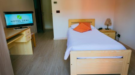 https://www.soccatours.ch/media/catalog/product/cache/da432fc9ee79dfca32e073c2235ab4d7/f/u/fu_balltrainingslager_hotel_zeni_soccatours_4_.jpg