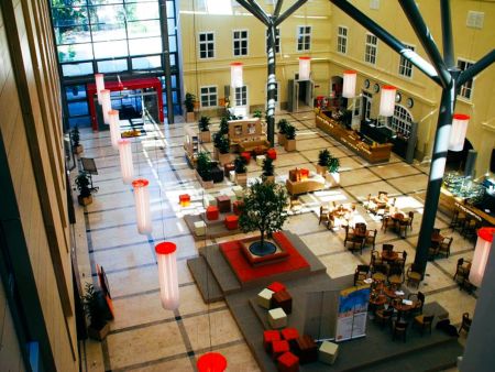 https://www.soccatours.ch/media/catalog/product/cache/da432fc9ee79dfca32e073c2235ab4d7/f/u/fu_balltrainingslager_jufa_wien_soccatours_7_.jpg