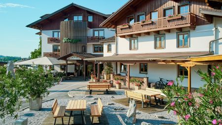 https://www.soccatours.ch/media/catalog/product/cache/da432fc9ee79dfca32e073c2235ab4d7/f/u/fu_balltrainingslager_k_niggut_soccatours_9_.jpg