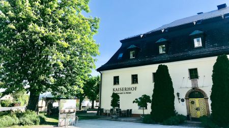 https://www.soccatours.ch/media/catalog/product/cache/da432fc9ee79dfca32e073c2235ab4d7/f/u/fu_balltrainingslager_kaiserhof_soccatours.jpg