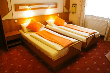 https://www.soccatours.ch/media/catalog/product/cache/da432fc9ee79dfca32e073c2235ab4d7/f/u/fu_balltrainingslager_klagenfurt_soccatours_5_.jpg