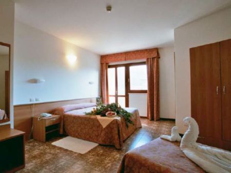https://www.soccatours.ch/media/catalog/product/cache/da432fc9ee79dfca32e073c2235ab4d7/f/u/fu_balltrainingslager_la_carica_soccatours_6_.jpg