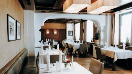 https://www.soccatours.ch/media/catalog/product/cache/da432fc9ee79dfca32e073c2235ab4d7/f/u/fu_balltrainingslager_langwies_genussherberge_soccatours_8_.jpg