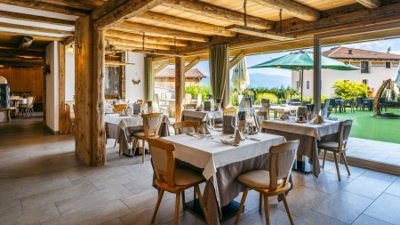 https://www.soccatours.ch/media/catalog/product/cache/da432fc9ee79dfca32e073c2235ab4d7/f/u/fu_balltrainingslager_miraval_soccatours_9_.jpg