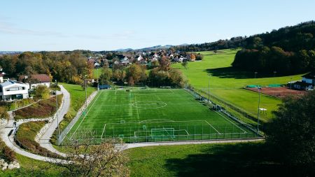 https://www.soccatours.ch/media/catalog/product/cache/da432fc9ee79dfca32e073c2235ab4d7/f/u/fu_balltrainingslager_neuhof_event_soccatours_9_.jpg