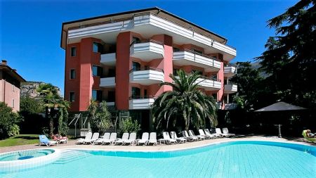 https://www.soccatours.ch/media/catalog/product/cache/da432fc9ee79dfca32e073c2235ab4d7/f/u/fu_balltrainingslager_palace_hotel_citta_soccatours.jpg