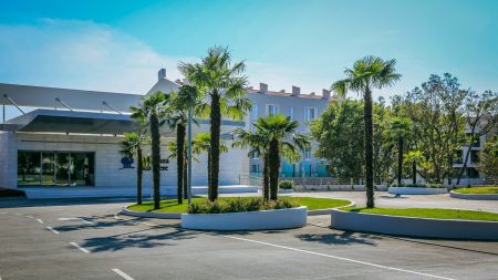 https://www.soccatours.ch/media/catalog/product/cache/da432fc9ee79dfca32e073c2235ab4d7/f/u/fu_balltrainingslager_park_plaza_belvedere_soccatours.jpg