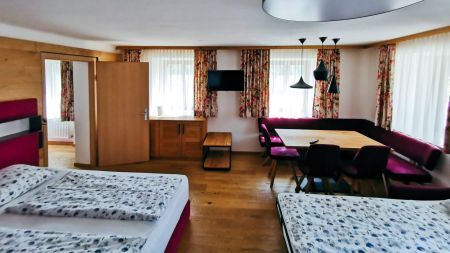 https://www.soccatours.ch/media/catalog/product/cache/da432fc9ee79dfca32e073c2235ab4d7/f/u/fu_balltrainingslager_pension_sommerauer_soccatours_4_.jpg