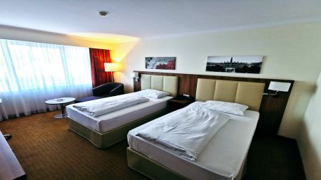 https://www.soccatours.ch/media/catalog/product/cache/da432fc9ee79dfca32e073c2235ab4d7/f/u/fu_balltrainingslager_premium_plaza_soccatours_5_.jpg