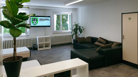 https://www.soccatours.ch/media/catalog/product/cache/da432fc9ee79dfca32e073c2235ab4d7/f/u/fu_balltrainingslager_sportcampus_schlotenheim_soccatours_5_.jpg