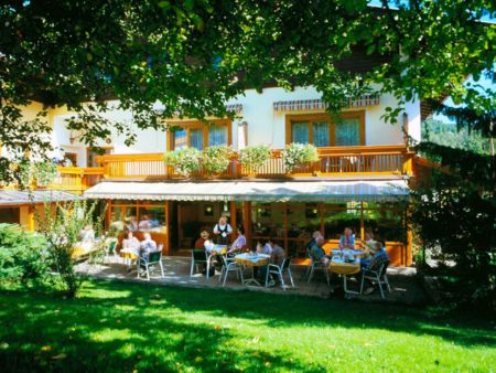 https://www.soccatours.ch/media/catalog/product/cache/da432fc9ee79dfca32e073c2235ab4d7/f/u/fu_balltrainingslager_sporthotel_in_leutasch_soccatours_2_.jpg