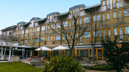 https://www.soccatours.ch/media/catalog/product/cache/da432fc9ee79dfca32e073c2235ab4d7/f/u/fu_balltrainingslager_sporthotel_soccatours.jpg