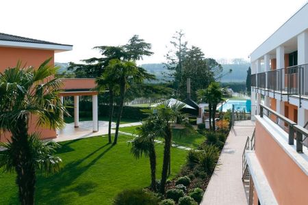 https://www.soccatours.ch/media/catalog/product/cache/da432fc9ee79dfca32e073c2235ab4d7/f/u/fu_balltrainingslager_sporthotel_veronello_soccatour_2_.jpg