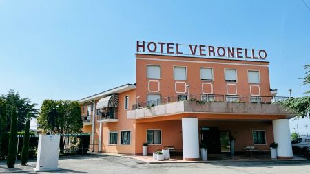 https://www.soccatours.ch/media/catalog/product/cache/da432fc9ee79dfca32e073c2235ab4d7/f/u/fu_balltrainingslager_sporthotel_veronello_soccatour_7_.jpg