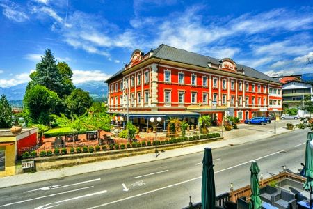 https://www.soccatours.ch/media/catalog/product/cache/da432fc9ee79dfca32e073c2235ab4d7/f/u/fu_balltrainingslager_stadt-hotel-ertl_soccatours.jpg