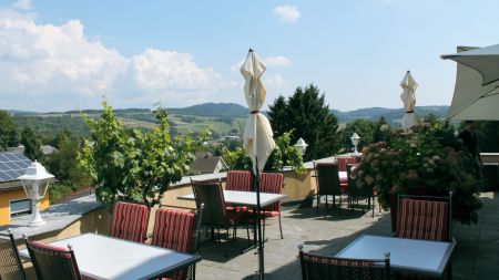 https://www.soccatours.ch/media/catalog/product/cache/da432fc9ee79dfca32e073c2235ab4d7/f/u/fu_balltrainingslager_wachau_soccatours_6_.jpg