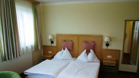 https://www.soccatours.ch/media/catalog/product/cache/da432fc9ee79dfca32e073c2235ab4d7/f/u/fu_balltrainingslager_wachau_soccatours_8_.jpg