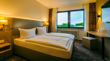 https://www.soccatours.ch/media/catalog/product/cache/da432fc9ee79dfca32e073c2235ab4d7/f/u/fu_balltrainingslager_waldhotel_eisenberg_soccatours_3_.jpg