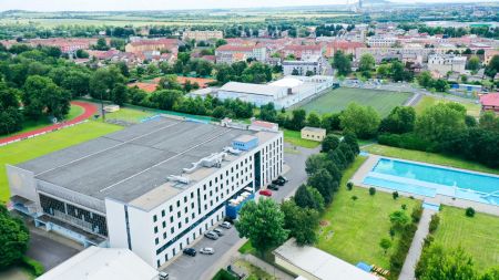 https://www.soccatours.ch/media/catalog/product/cache/da432fc9ee79dfca32e073c2235ab4d7/f/u/fussballtrainingslager_active_stadium_soccatours.jpg