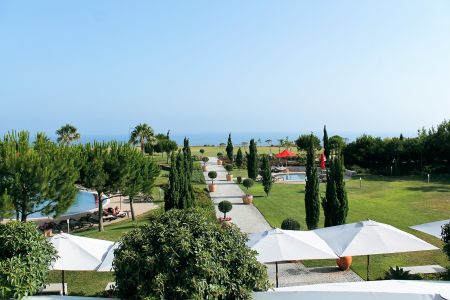 https://www.soccatours.ch/media/catalog/product/cache/da432fc9ee79dfca32e073c2235ab4d7/f/u/fussballtrainingslager_cascade_resort_soccatours3.jpg