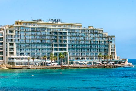 https://www.soccatours.ch/media/catalog/product/cache/da432fc9ee79dfca32e073c2235ab4d7/f/u/fussballtrainingslager_cavalieri_hotel_soccatours.jpg