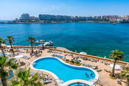 https://www.soccatours.ch/media/catalog/product/cache/da432fc9ee79dfca32e073c2235ab4d7/f/u/fussballtrainingslager_cavalieri_hotel_soccatours_2_.jpg