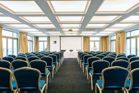 https://www.soccatours.ch/media/catalog/product/cache/da432fc9ee79dfca32e073c2235ab4d7/f/u/fussballtrainingslager_cavalieri_hotel_soccatours_5_.jpg