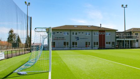 https://www.soccatours.ch/media/catalog/product/cache/da432fc9ee79dfca32e073c2235ab4d7/f/u/fussballtrainingslager_champions_park_soccatours_20.jpg