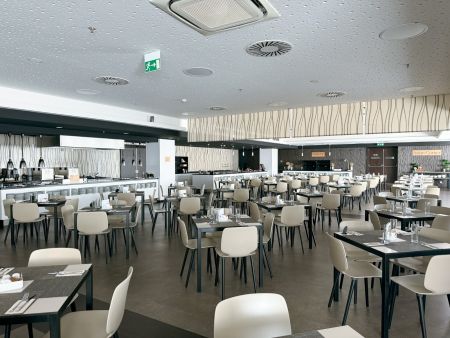 https://www.soccatours.ch/media/catalog/product/cache/da432fc9ee79dfca32e073c2235ab4d7/f/u/fussballtrainingslager_clarion_congress_soccatours5_2_.jpg