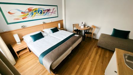 https://www.soccatours.ch/media/catalog/product/cache/da432fc9ee79dfca32e073c2235ab4d7/f/u/fussballtrainingslager_colorfactory_spa_hotel_soccatours3.jpg