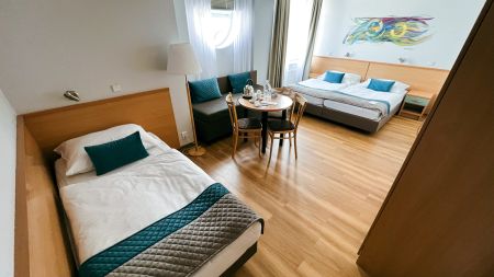 https://www.soccatours.ch/media/catalog/product/cache/da432fc9ee79dfca32e073c2235ab4d7/f/u/fussballtrainingslager_colorfactory_spa_hotel_soccatours4.jpg