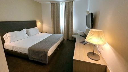 https://www.soccatours.ch/media/catalog/product/cache/da432fc9ee79dfca32e073c2235ab4d7/f/u/fussballtrainingslager_db_hotel_verona_soccatours_7_.jpg