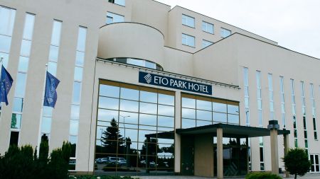 https://www.soccatours.ch/media/catalog/product/cache/da432fc9ee79dfca32e073c2235ab4d7/f/u/fussballtrainingslager_eto_park_hotel_soccatours2.jpg