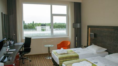 https://www.soccatours.ch/media/catalog/product/cache/da432fc9ee79dfca32e073c2235ab4d7/f/u/fussballtrainingslager_eto_park_hotel_soccatours8.jpg