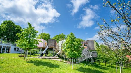 https://www.soccatours.ch/media/catalog/product/cache/da432fc9ee79dfca32e073c2235ab4d7/f/u/fussballtrainingslager_g_ppingen_hohenstaufen_3_.jpg