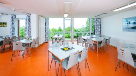 https://www.soccatours.ch/media/catalog/product/cache/da432fc9ee79dfca32e073c2235ab4d7/f/u/fussballtrainingslager_g_ppingen_hohenstaufen_4_.jpg