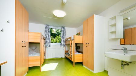 https://www.soccatours.ch/media/catalog/product/cache/da432fc9ee79dfca32e073c2235ab4d7/f/u/fussballtrainingslager_g_ppingen_hohenstaufen_6_.jpg