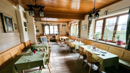 https://www.soccatours.ch/media/catalog/product/cache/da432fc9ee79dfca32e073c2235ab4d7/f/u/fussballtrainingslager_gasthof_alt_f_rst_tt_soccatours_7_.jpg