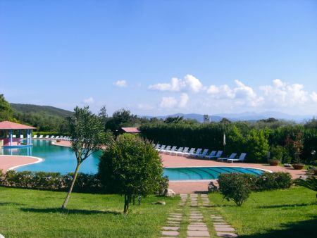https://www.soccatours.ch/media/catalog/product/cache/da432fc9ee79dfca32e073c2235ab4d7/f/u/fussballtrainingslager_geovillage_resort_soccatours_11_.jpg