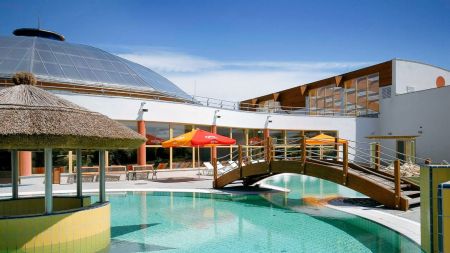 https://www.soccatours.ch/media/catalog/product/cache/da432fc9ee79dfca32e073c2235ab4d7/f/u/fussballtrainingslager_gotthard_therme_hotel_soccatours10.jpg